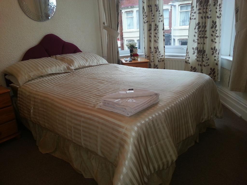 Lynwood Bed & Breakfast Блекпул Стая снимка